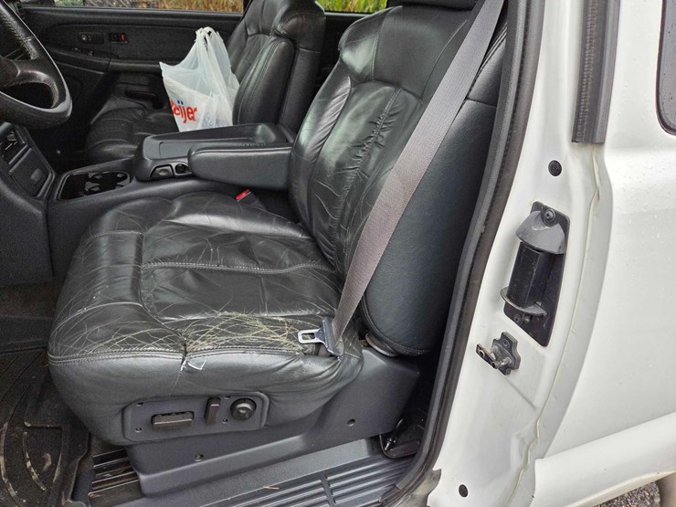 2001-chevrolet-3500-image-39