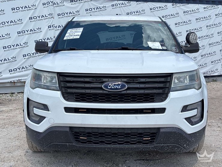 2016-ford-explorer-image-21