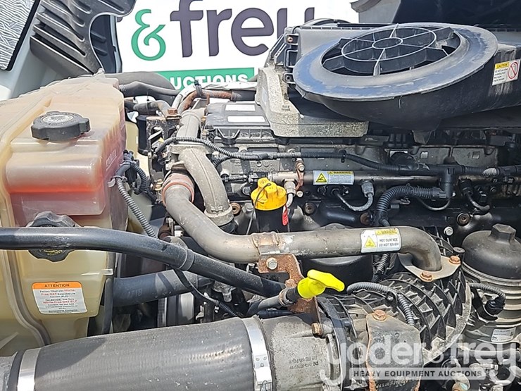2017-freightliner-cascadia-125-image-26