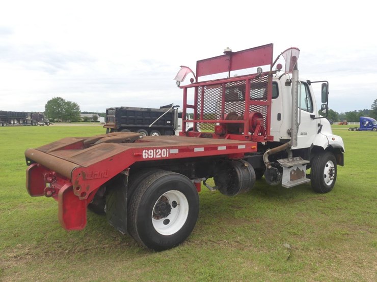 2018-freightliner-114sd-image-3