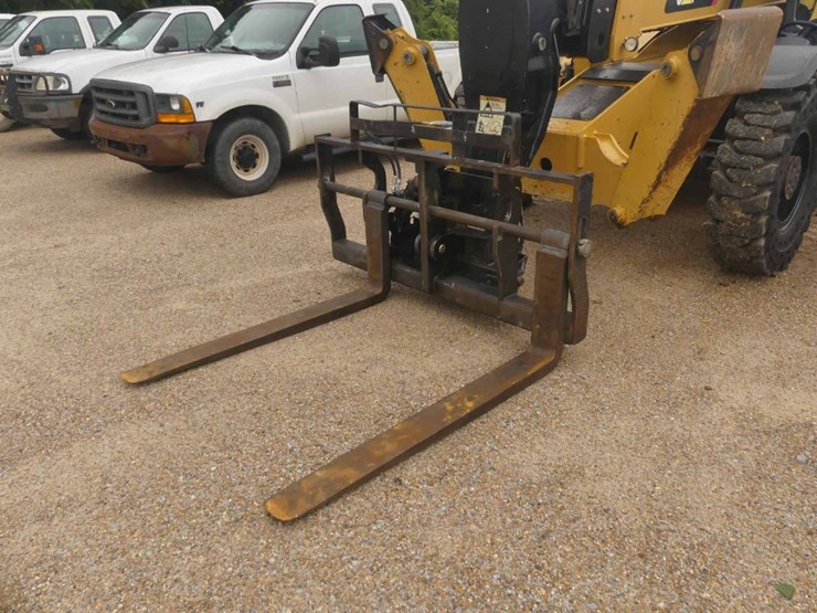 2019-caterpillar-tl1055d-image-7