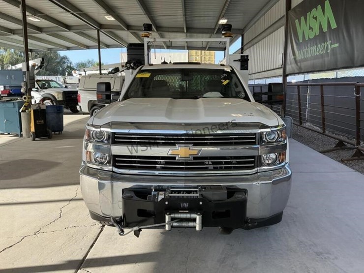 2015-chevrolet-silverado-3500hd-image-3