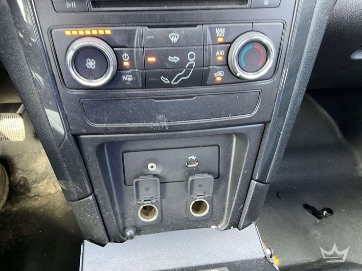 2017-ford-explorer-image-18