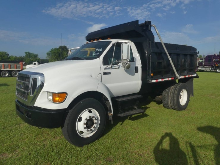 2004-ford-f750-image-1