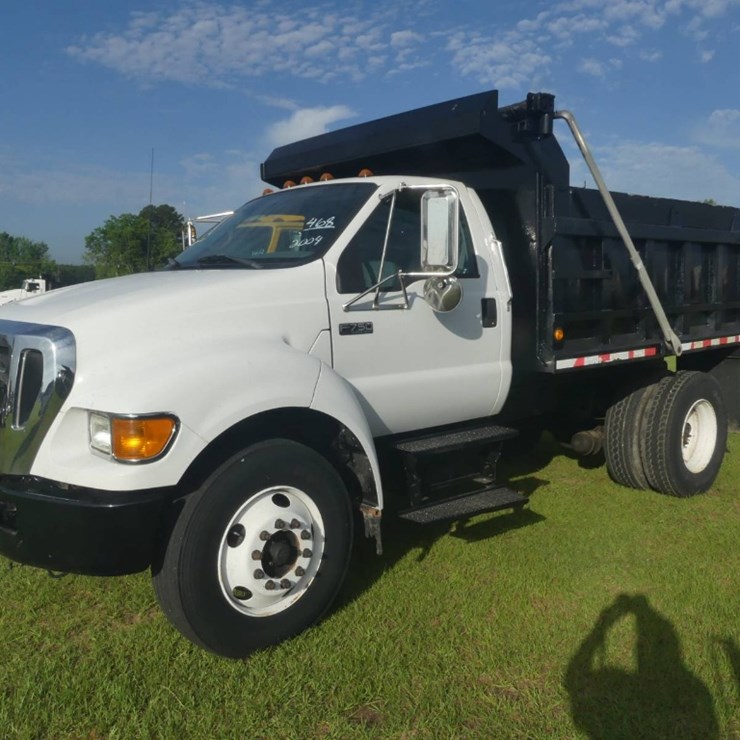 2004 FORD F750