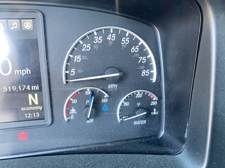 2019-freightliner-cascadia-day-cab-image-49