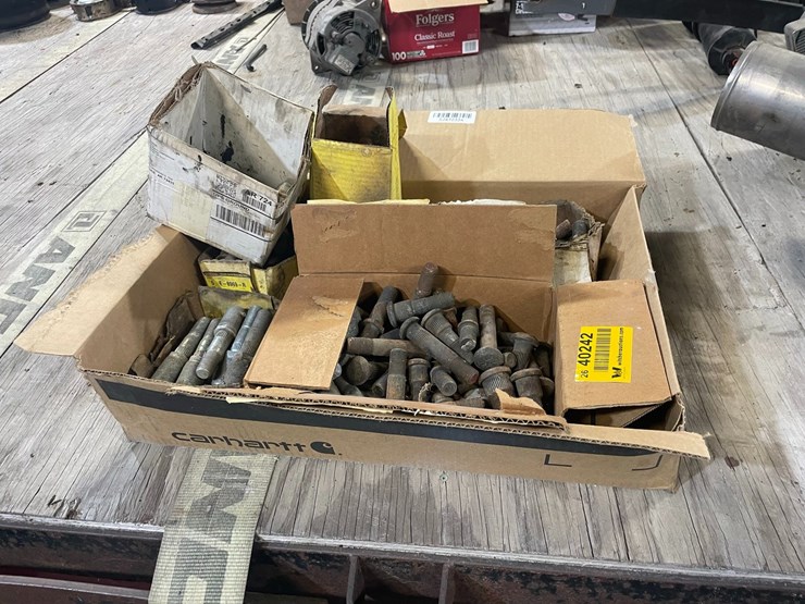 #40242-•-lot-of-truck-wheel-lugs-image-1