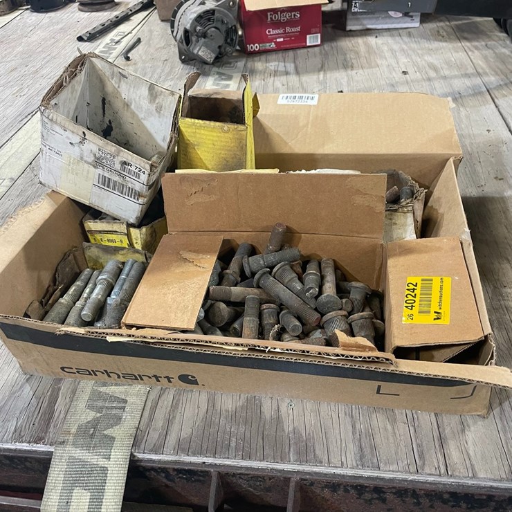 #40242 • Lot of Truck Wheel Lugs