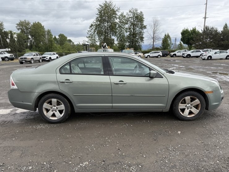2009-ford-fusion-se-sedan-image-3