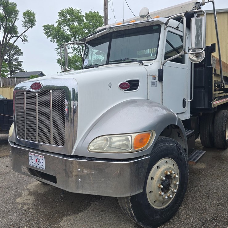 2006 PETERBILT 335