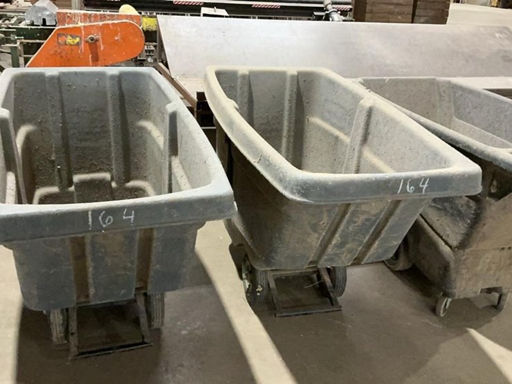 #164-•-poly-carts-and-trash-cans-image-4