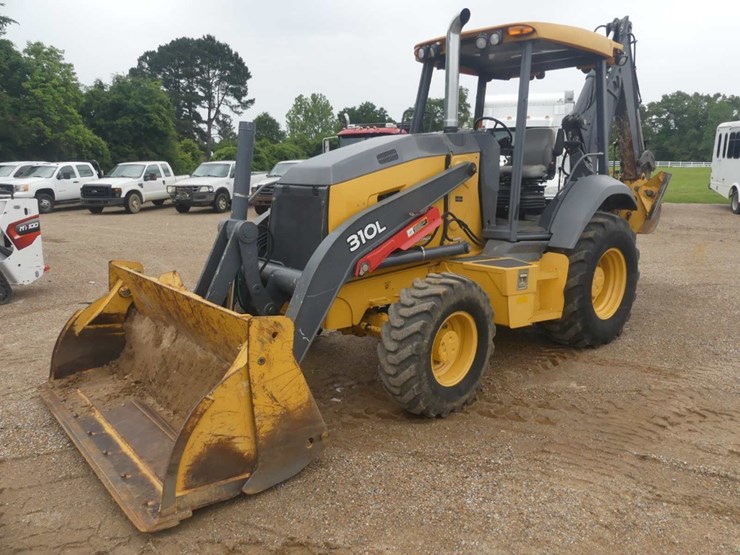 2019-deere-310l-image-1