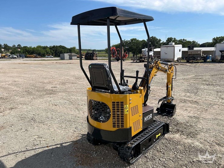 mini-excavator-image-3