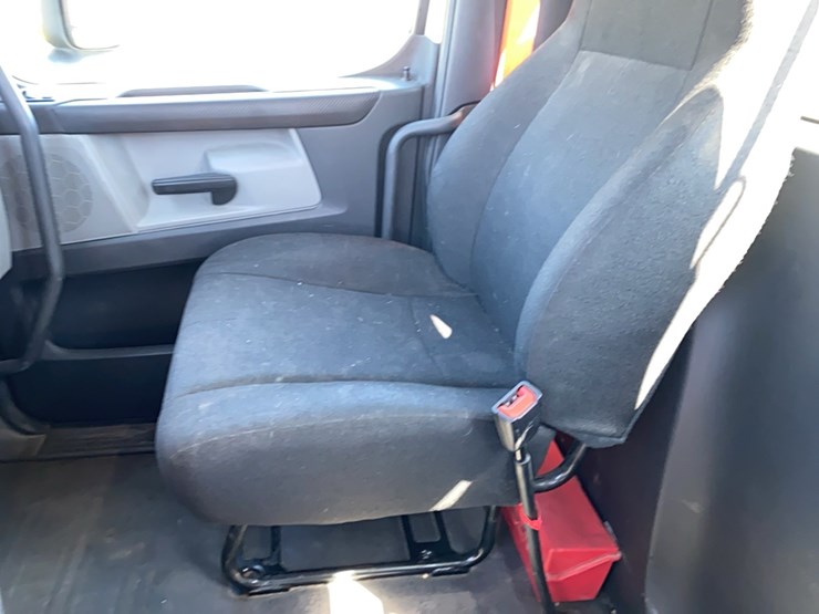 2019-freightliner-cascadia-day-cab-image-38