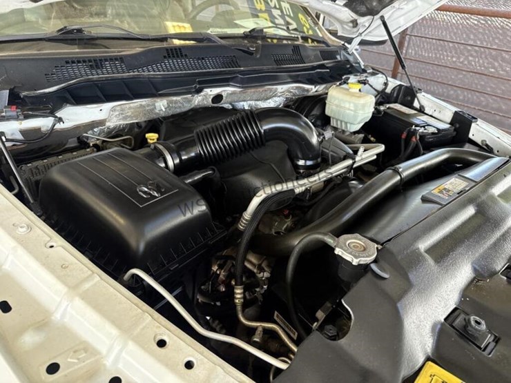 2015-dodge-2500-image-14