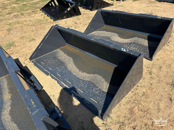 wolverine-track-duty-bucket-image-1