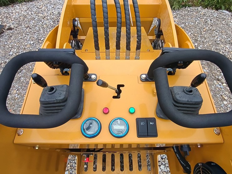 #24715-•-2025-ggma-gg385-mini-skid-steer-image-6