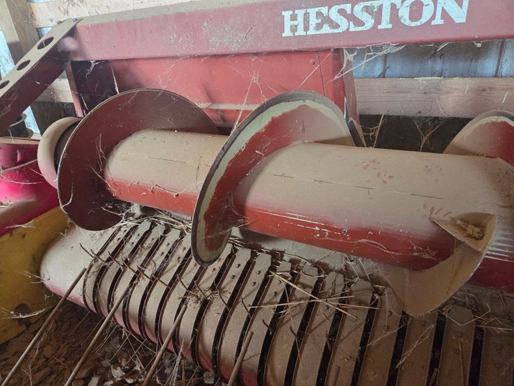 hesston-7500-image-31