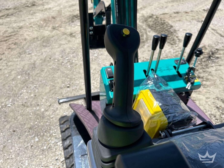 mini-excavator-image-13