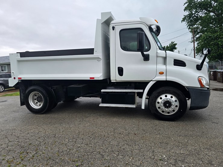 2015-freightliner-cascadia-113-image-26