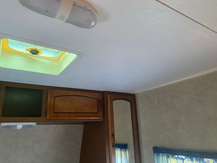 2012-keystone-springdale-rv-image-52