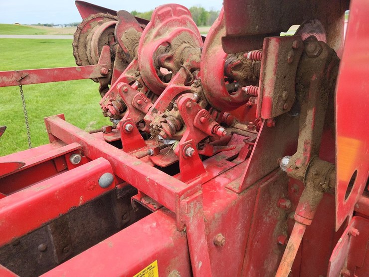 new-holland-273-image-28