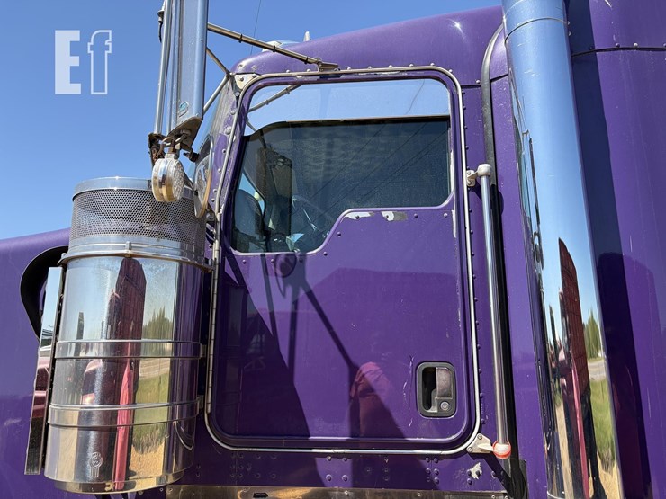 2005-kenworth-w900-image-22