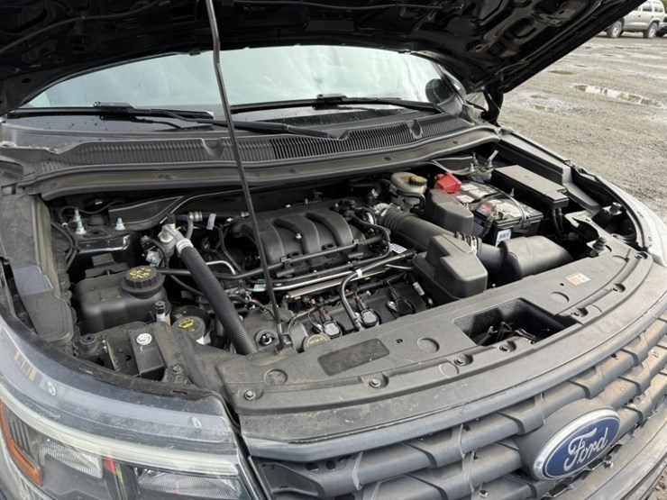 2016-ford-explorer-image-19
