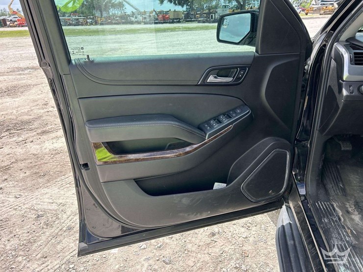 2019-chevrolet-tahoe-image-12
