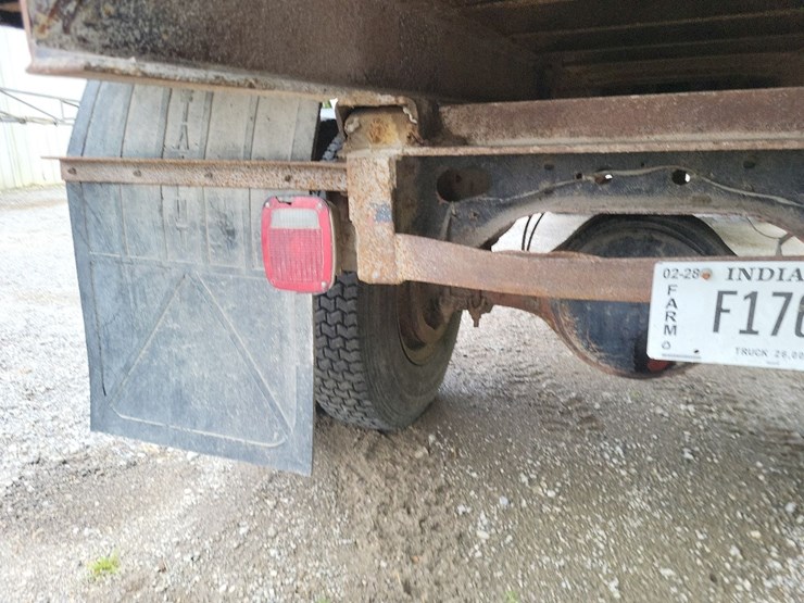 1982-international-1754-single-axle-grain-truck-image-24