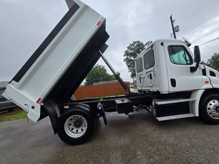 2015-freightliner-cascadia-113-image-85