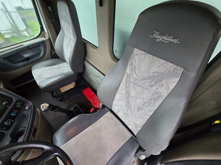 2015-freightliner-cascadia-113-image-55