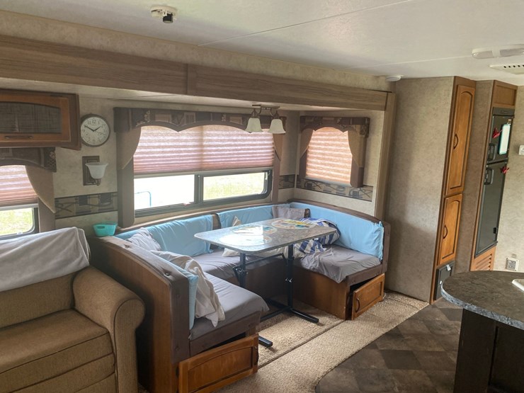 2012-keystone-springdale-rv-image-35