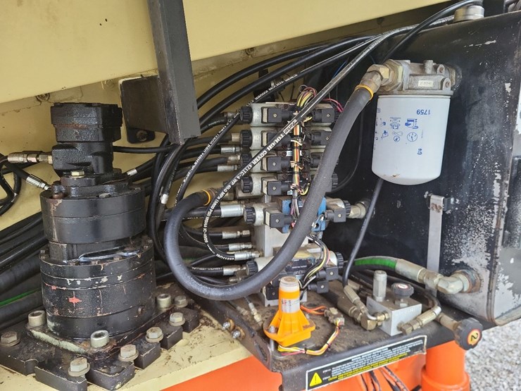 2000-jlg-600s-image-39