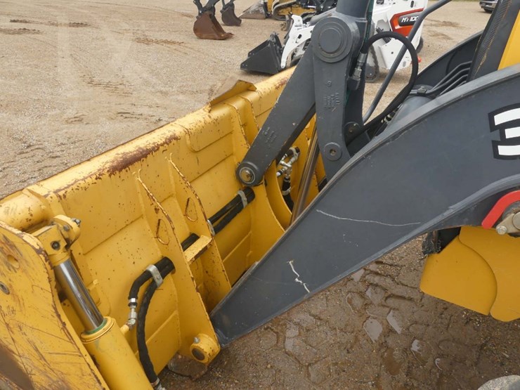 2019-deere-310l-image-9