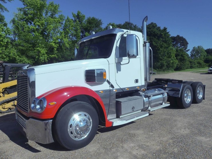 2014-freightliner-coronado-132-image-1