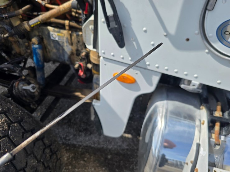 2014-peterbilt-365-image-55