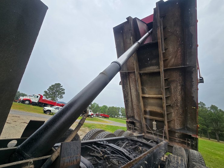 #24355-•-2004-mack-cv713-granite-dump-truck-image-49