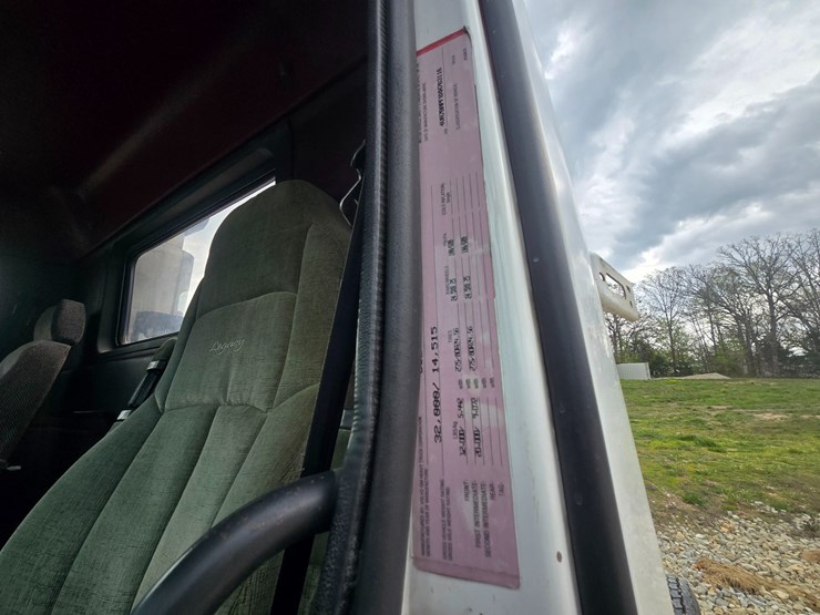 1999-volvo-vn-image-44