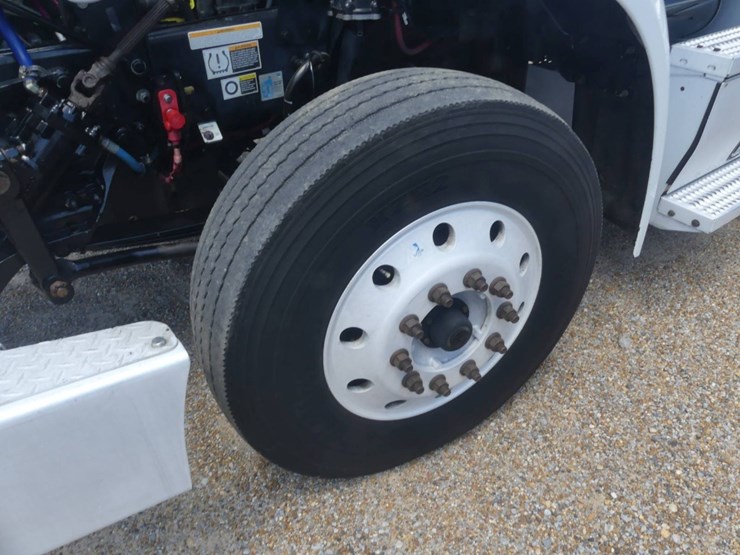 2018-peterbilt-567-image-14