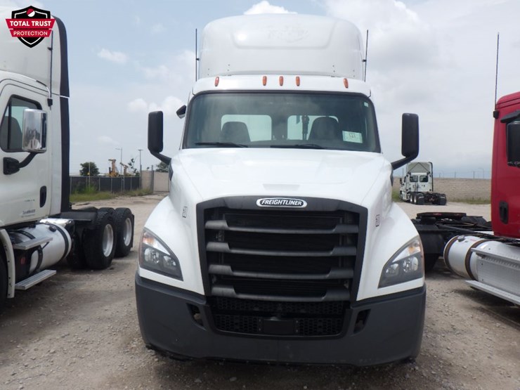 2019-freightliner-cascadia-116-image-2
