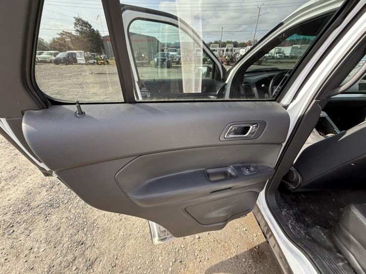2014-ford-explorer-image-22