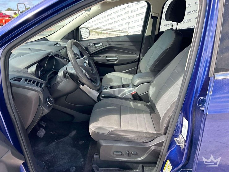 2016-ford-escape-se-image-12