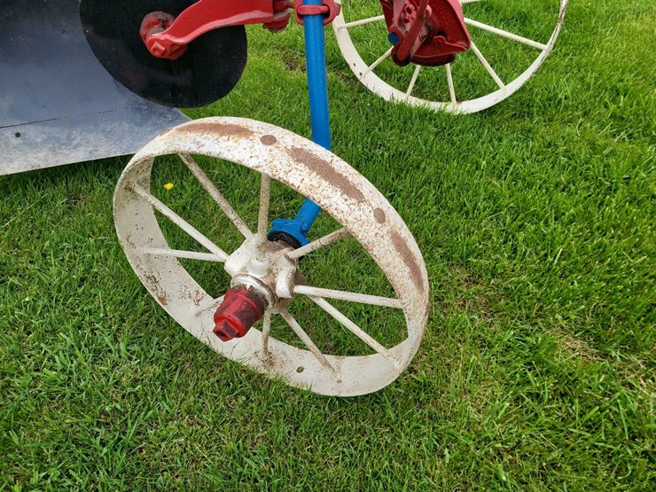 international-1-bottom-pull-type-moldboard-plow-image-10