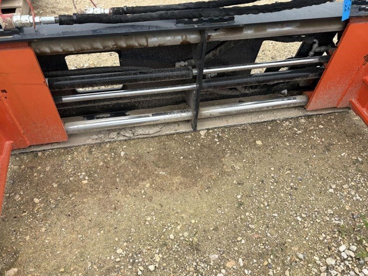 l1---wig-skid-steer-clamp-image-5