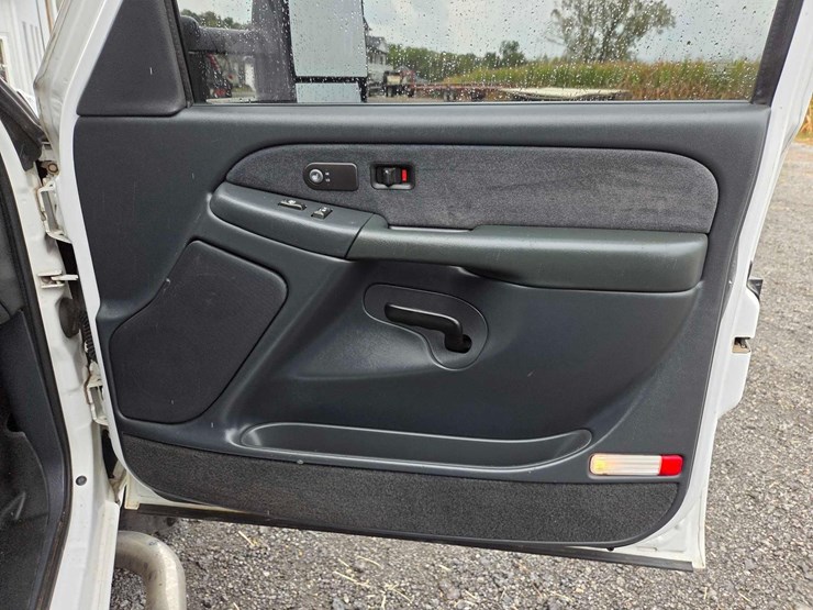 2001-chevrolet-3500-image-48
