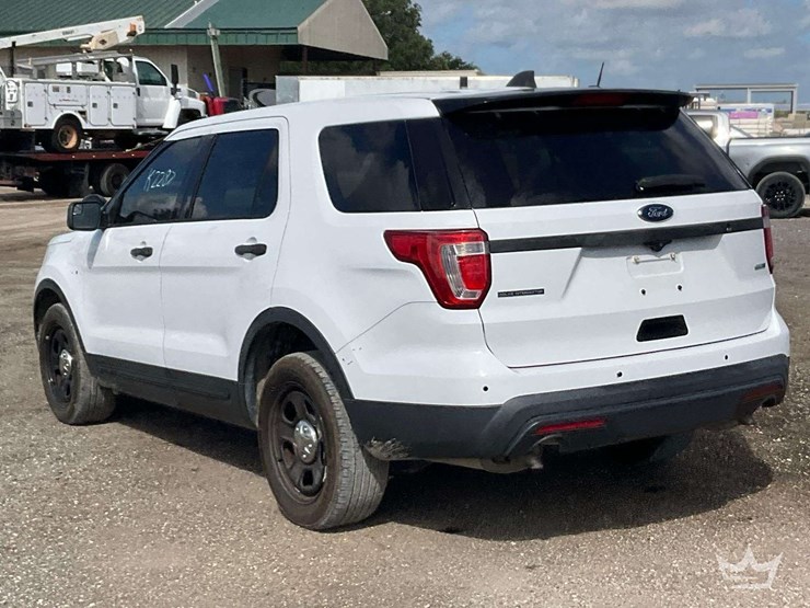 2017-ford-explorer-image-4