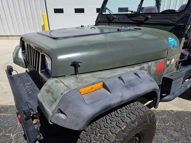 1995-jeep-wrangler-image-12