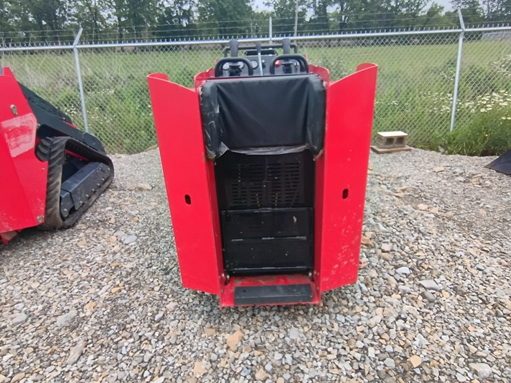 #24717-•-2025-scl-850-mini-skid-steer-image-2