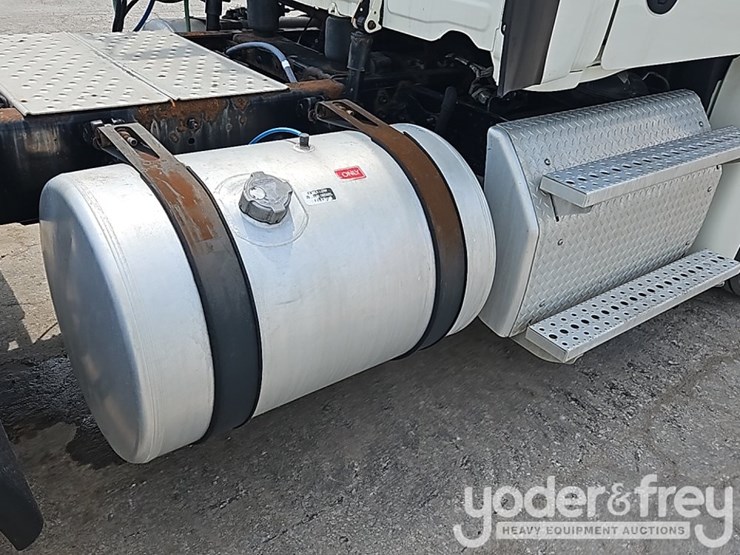 2017-freightliner-cascadia-125-image-19
